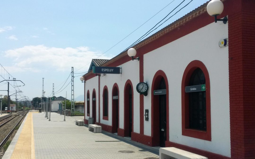 Suministro e instalación de elementos de acceso y control de instalaciones en la estación de Espeluy y Cortes de la Frontera.